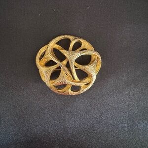 WEST abstract modernist Gold-tone brooch vintage 1970s